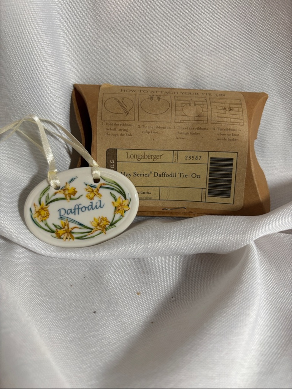 Longaberger White Porcelain Oval Tie-on with Yellow Daffodils